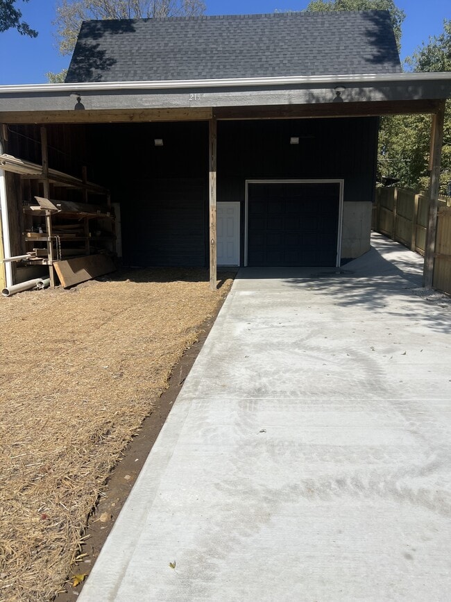 Photo - 219 W Culton St