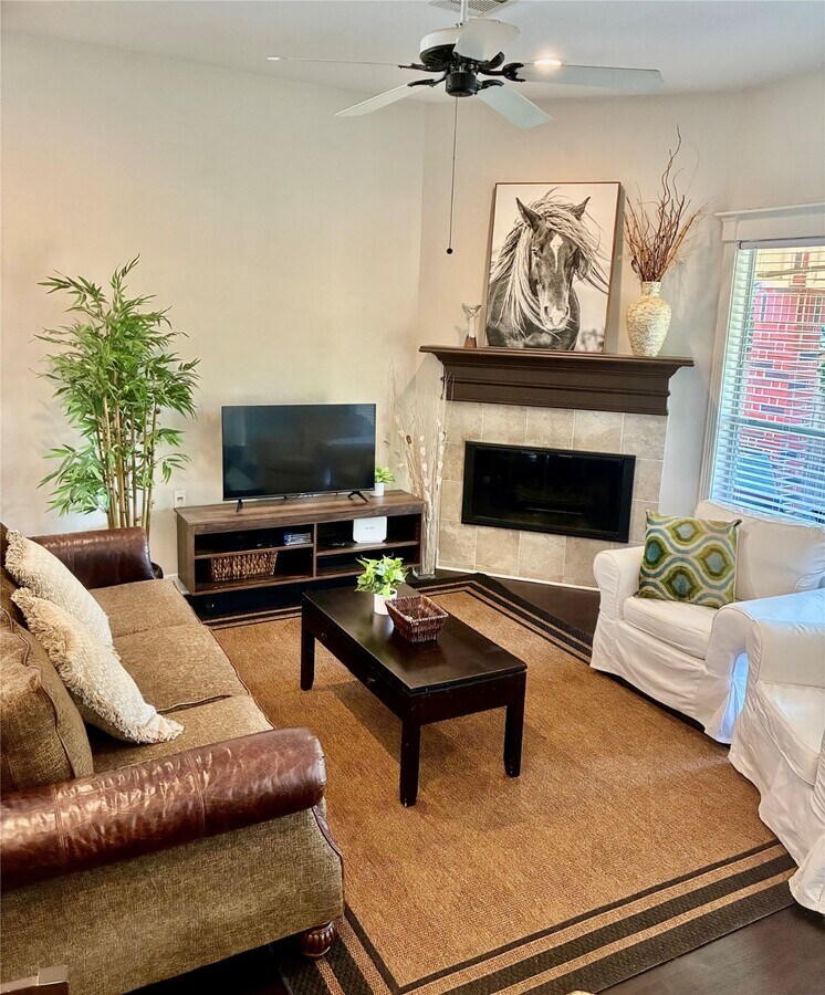 Photo - 435 N Rivershire Dr