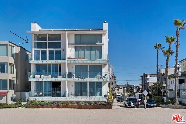 Building Photo - 1 Driftwood St Unit 6 Rental