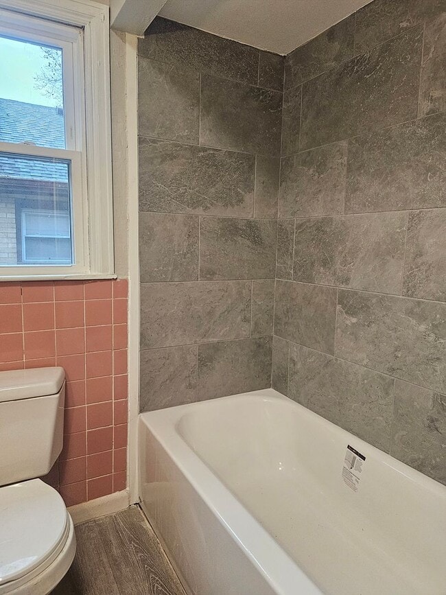 Photo - Cozy, great location!