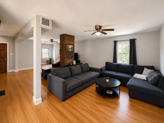 Photo - 185R Heath St