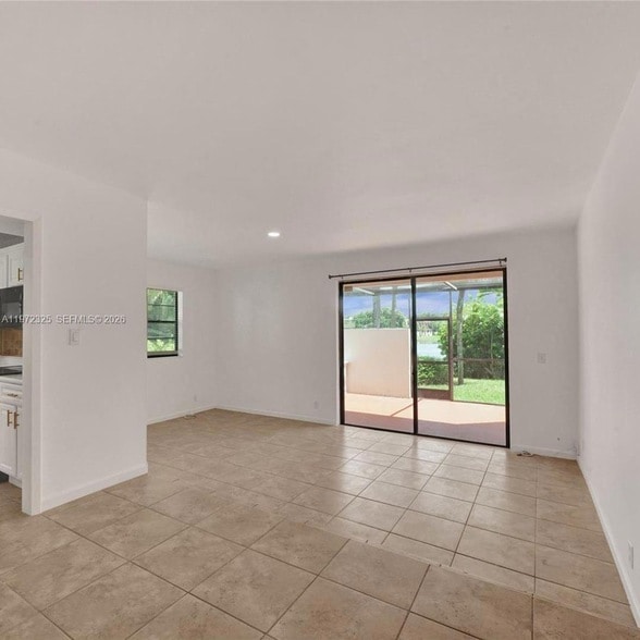 Photo - 9120 Taft St