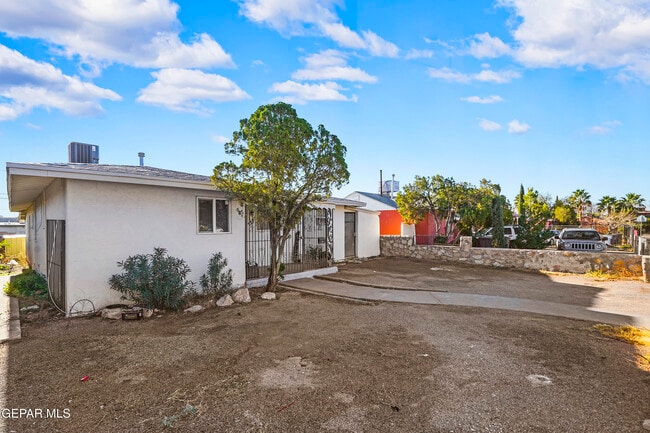 Photo - 2220 Grant Ave