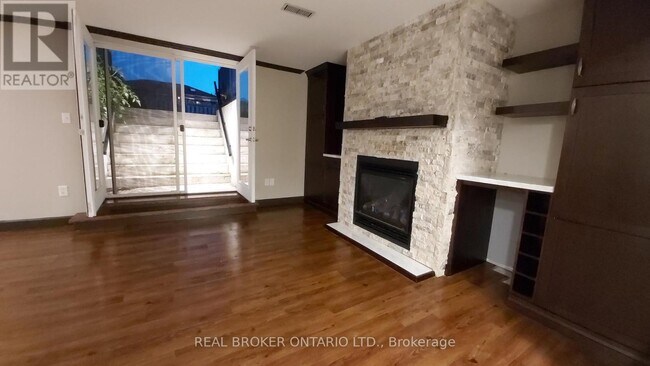 Photo - 118 Sandringham Dr