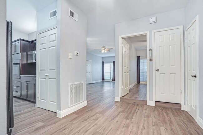 Building Photo - Charming One Bedroom Condo in Richardson!