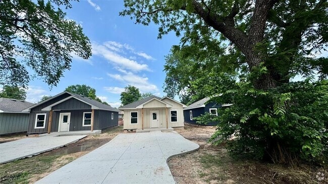 Building Photo - 216 N 13th St Rental