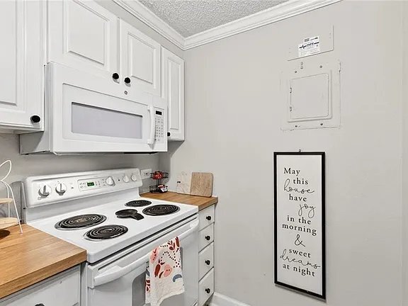 Building Photo - 375 Ralph McGill Blvd NE Unit 18