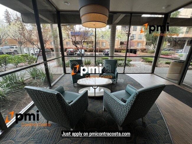 Building Photo - 470 N Civic Dr Unit Apt 204