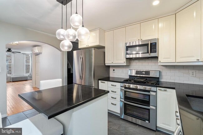 Building Photo - 411 Folsom St