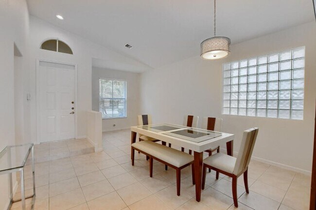 Photo - 1225 E Magnolia Cir