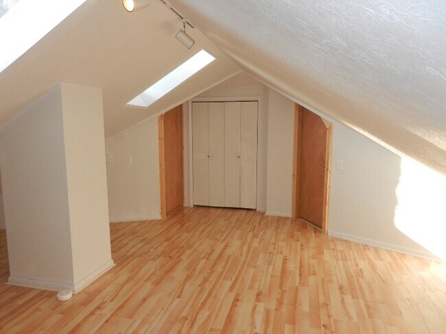 Photo - 632 S Loomis Ave Unidad B