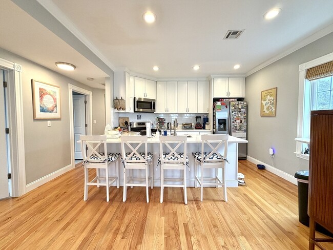 Building Photo - 37 Moseley St Unit 3