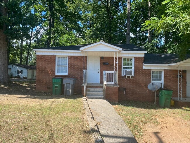 Building Photo - Cozy 2-Bedroom 1-Bath in Charlotte Rental