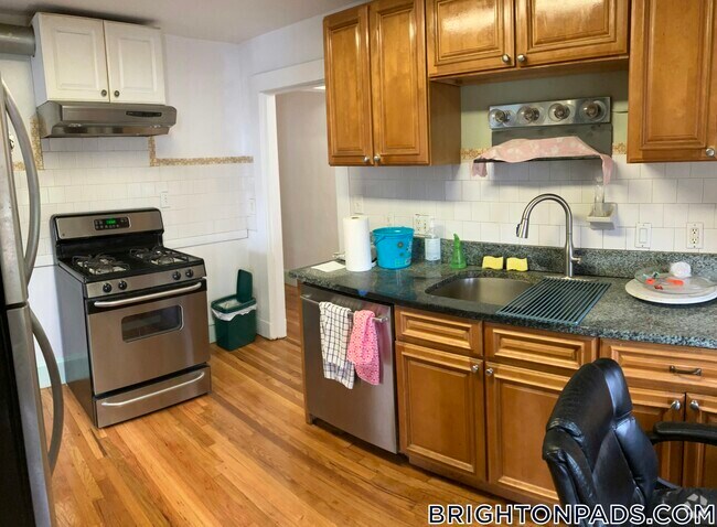 Building Photo - 25 Colborne Rd Rental