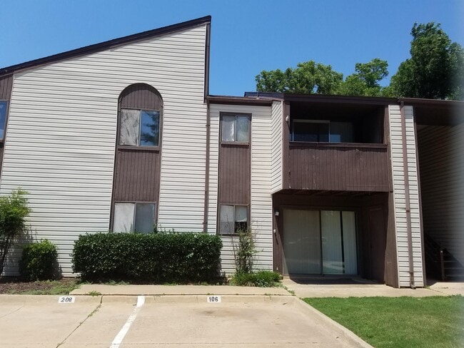 Photo - 412 N Oakwood Rd House