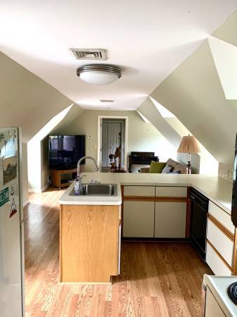 Building Photo - 1820 Albany Ave Unit Carriage House