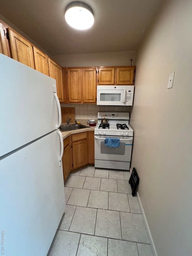 Photo - 69-03 Juniper Blvd S