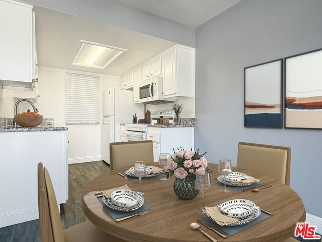 Photo - 1930 W College Ave Unidad 27