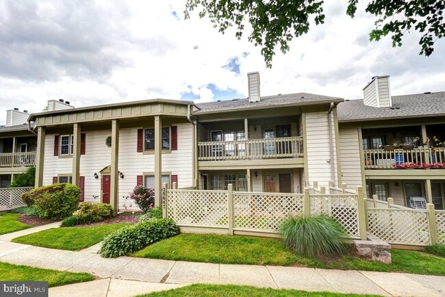 Building Photo - 20649 Shadyside Way Unit 8-128