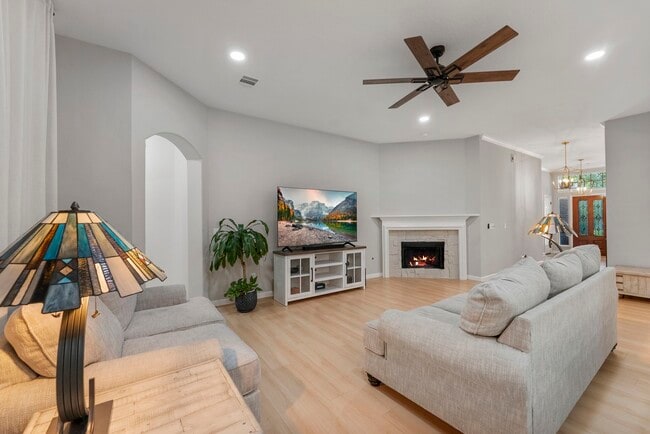 Photo - 31 Canoe Birch Pl