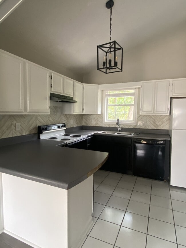 Photo - 145 Viking Dr