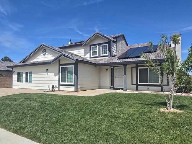 Photo - Room for Rent – 1621 W Newgrove St, Lancaster, CA 93534