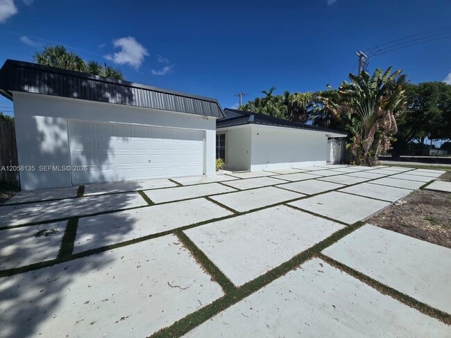 Building Photo - 8404 SW 102nd Pl Unit Eff