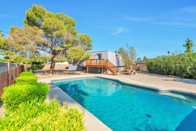 Photo - 1735 E La Jolla Dr