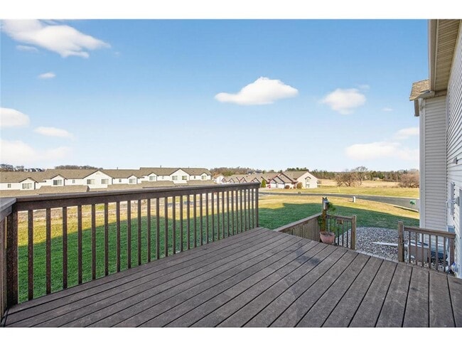 Photo - 740 Baylee Pl SW