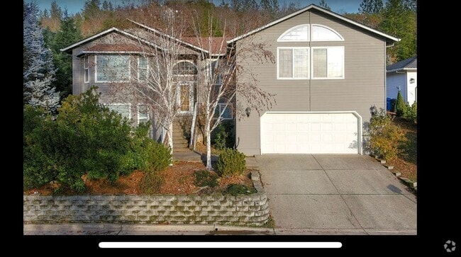 Building Photo - Beautiful custom home