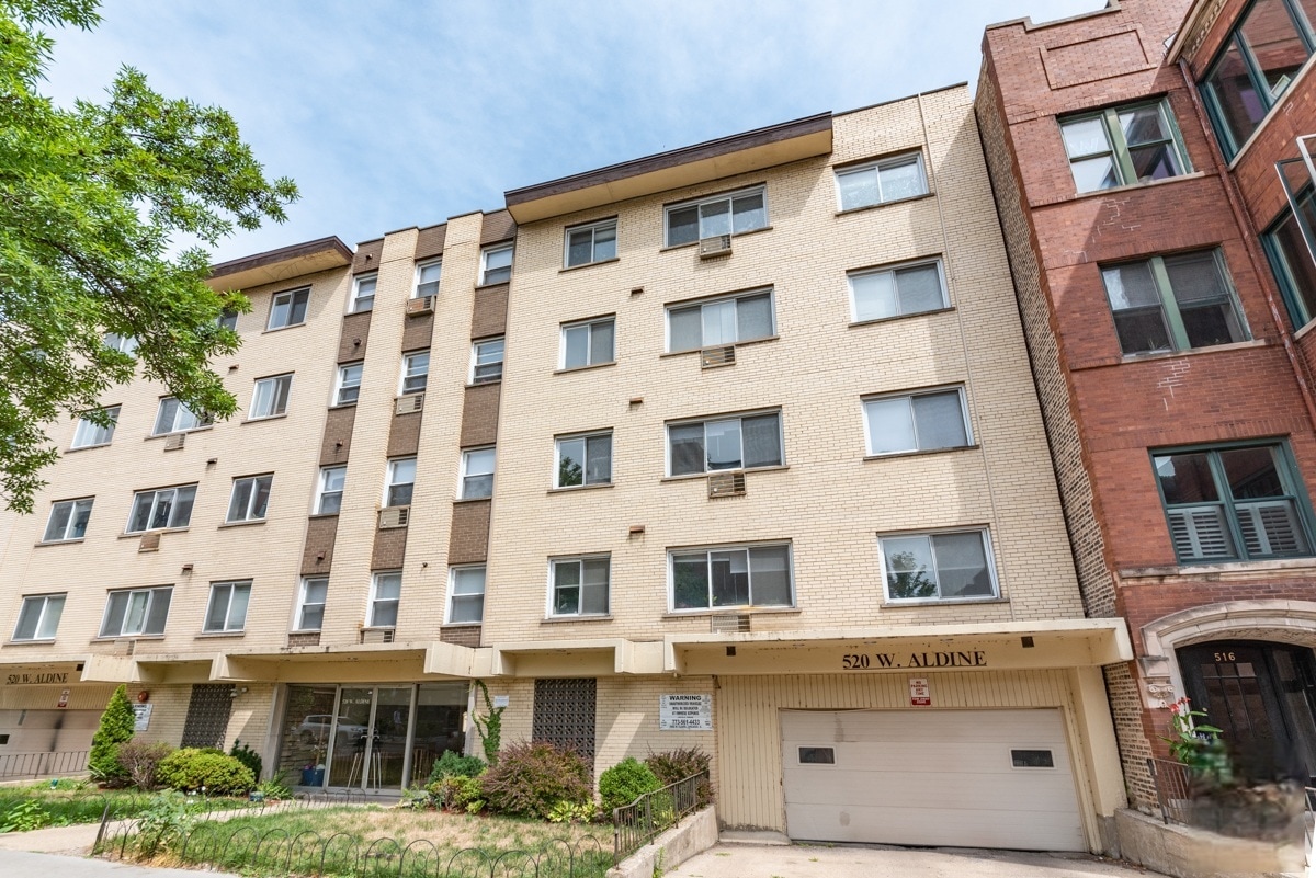 Photo - 531 W Aldine Ave Apartments Unit A04C