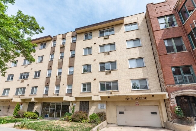 Building Photo - 531 W Aldine Ave Unit A04C Rental