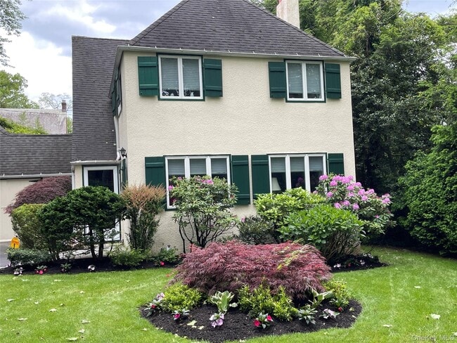 Building Photo - 64 Maple Dr