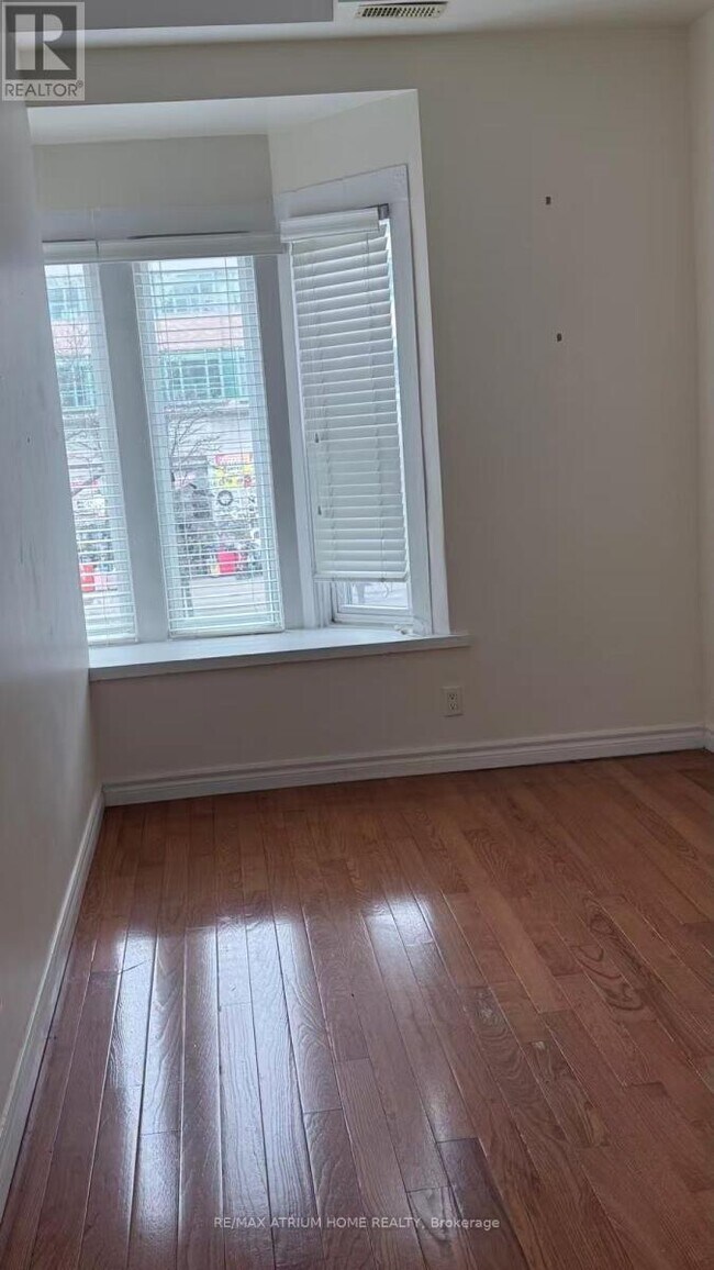 Photo - 413 Spadina Ave.