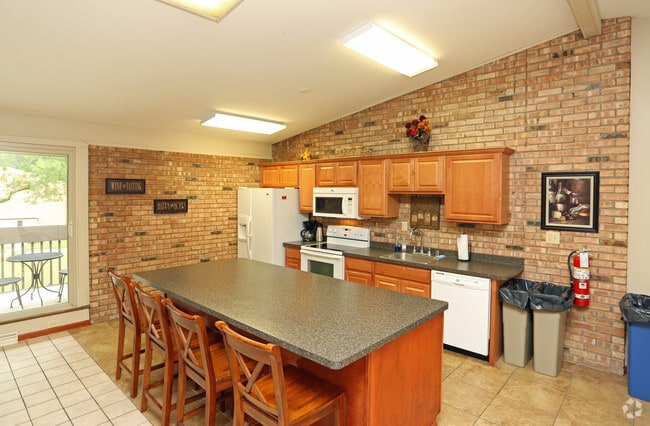 Clubhouse - Party Room