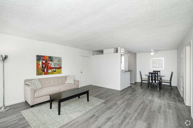 Interior Photo - 1204 W Adams Blvd Rental