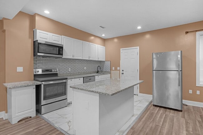 Photo - 3 bedroom 1.5 bathroom in Central Park Heights - Poor Credit Considered