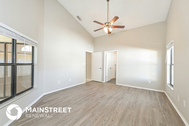 Photo - 267 Lakebreeze Cir