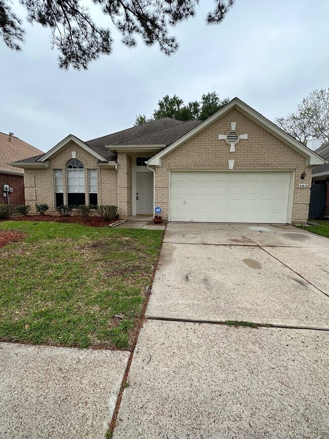 Building Photo - 6815 Stratford Park Dr