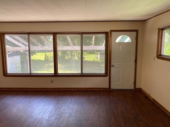 Photo - 214 N Bowen St