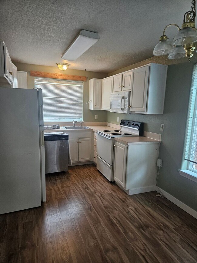 Photo - Spacious 3 bedroom 2.5 bath in Hillsboro