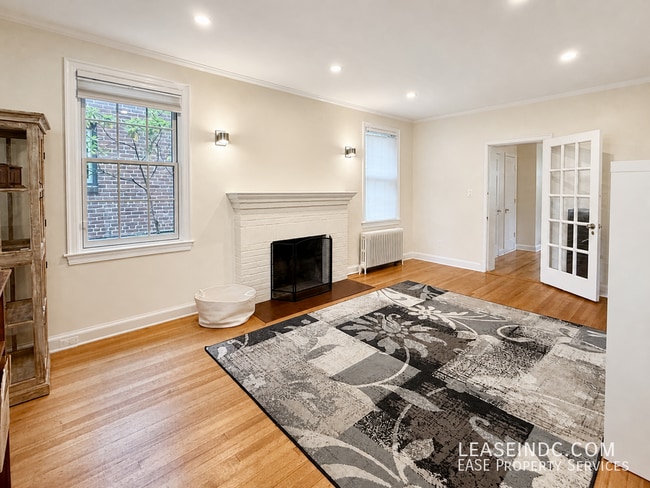 Photo - 4825 Butterworth Pl NW