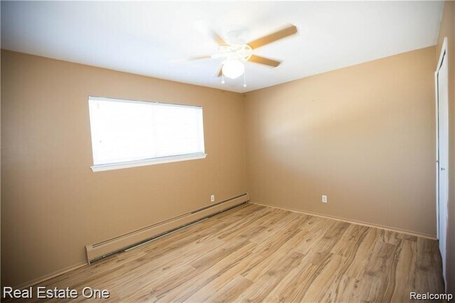 Photo - 2420 Parmenter Blvd Unidad 210