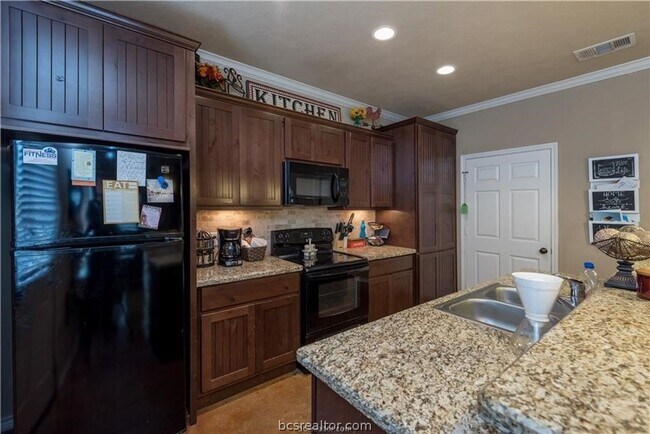 Photo - 4 Bedroom Home Near the Barracks and on Bus Route! AUGUST MOVE IN!