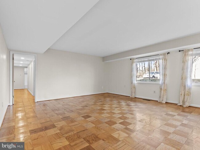 Photo - 10613 Montrose Ave