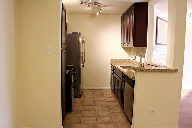 Photo - 4635 Wild Indigo St Unidad 515