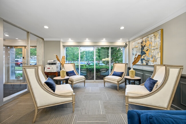 Silver Lake Apartments