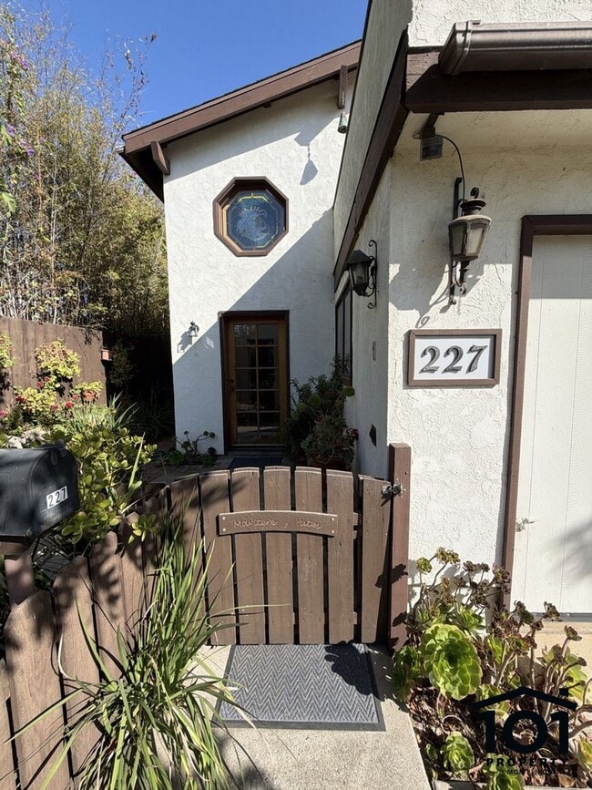 227 Jesmary Ln
