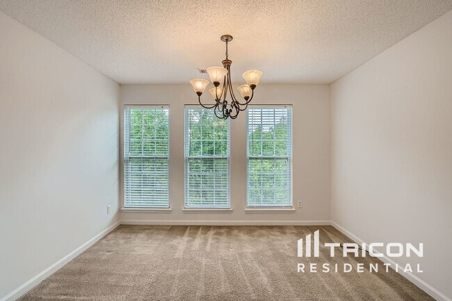 Photo - 5519 Village Ridge