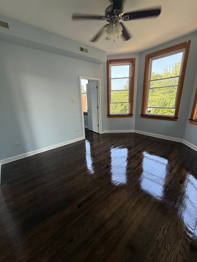 Building Photo - 546 N Saint Louis Ave Unit 2